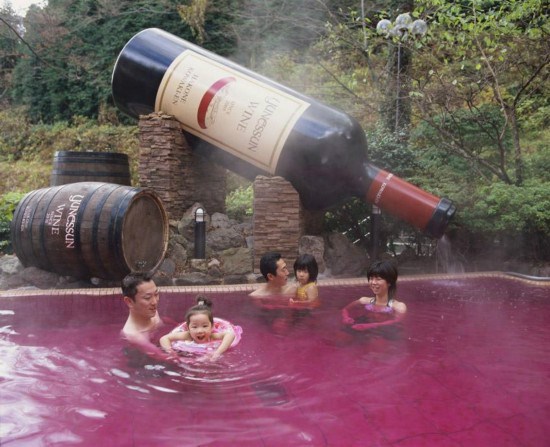 日本另类浴池 红酒咖啡绿茶任意泡